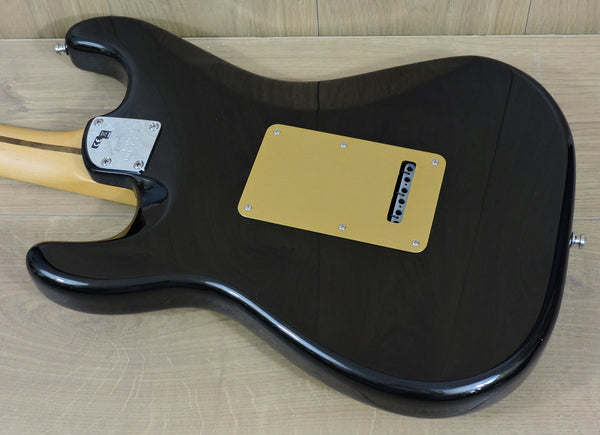 Fender American Ultra Stratocaster® HSS. Texas Tea MN- Tiny lacquer split