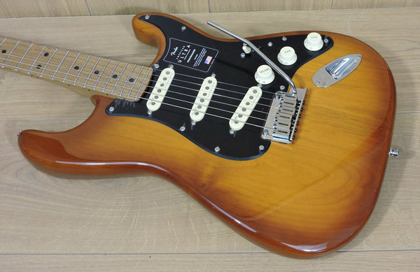 Fender Limited Edition American Ultra Stratocaster, Roasted Maple Fingerboard, Honey Burst