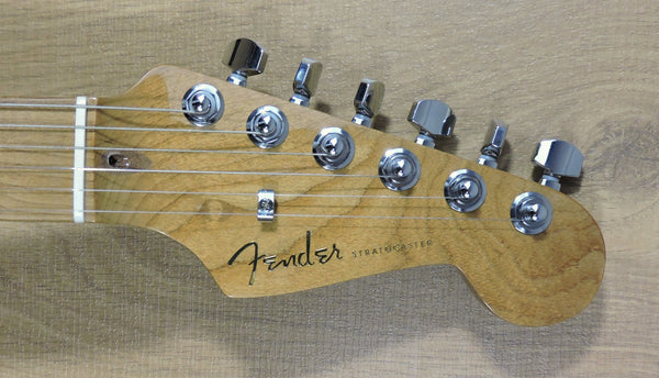 Fender Limited Edition American Ultra Stratocaster, Roasted Maple Fingerboard, Honey Burst