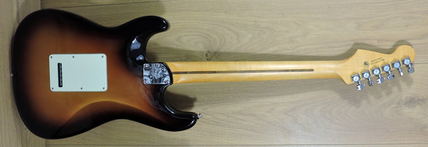 Fender American Ultra Stratocaster®. Ultraburst MN