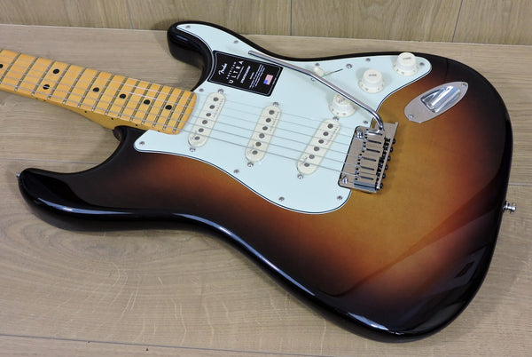 Fender American Ultra Stratocaster®. Ultraburst MN