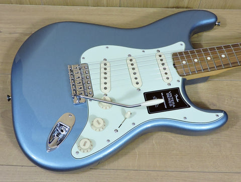 Fender Vintera 60's Stratocaster. Ice Blue Metallic. PF