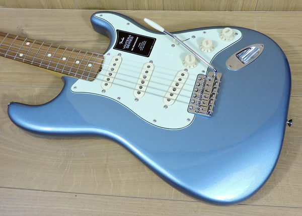 Fender Vintera 60's Stratocaster. Ice Blue Metallic. PF