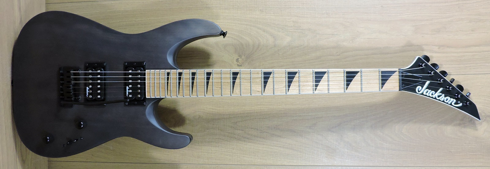 Jackson  JS Series Dinky™ Arch Top JS24 DKAM Black Stain