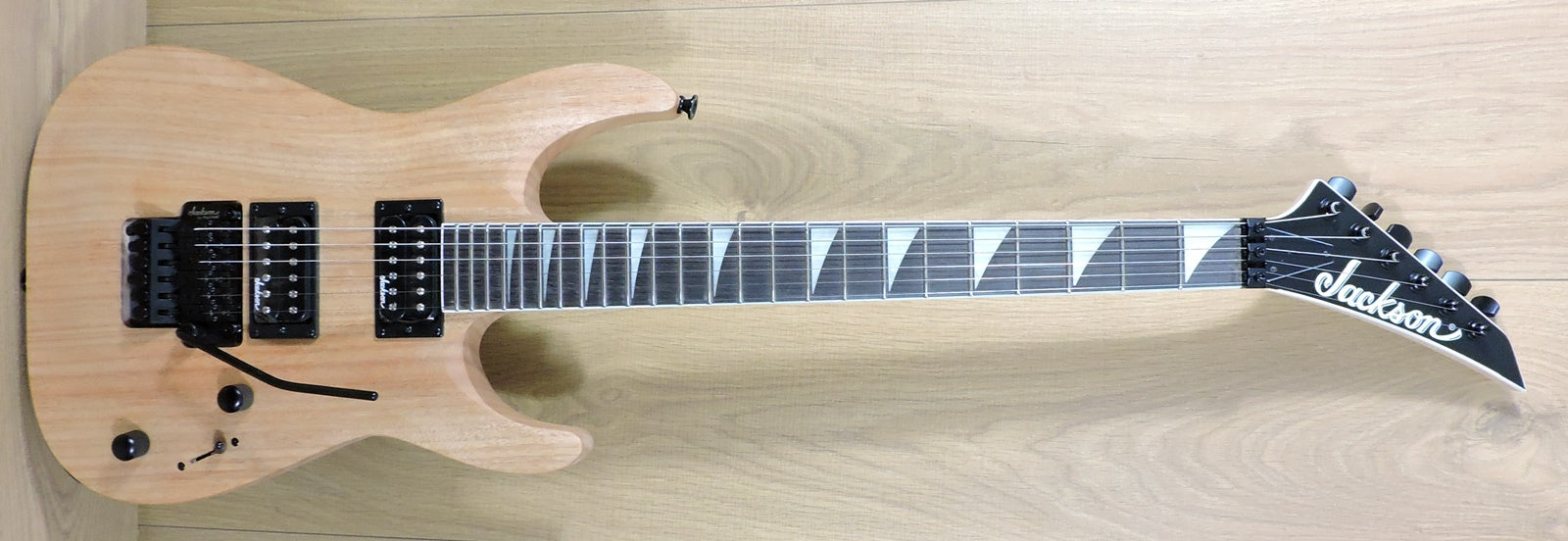 Jackson Dinky JS32 DKA Arch Top