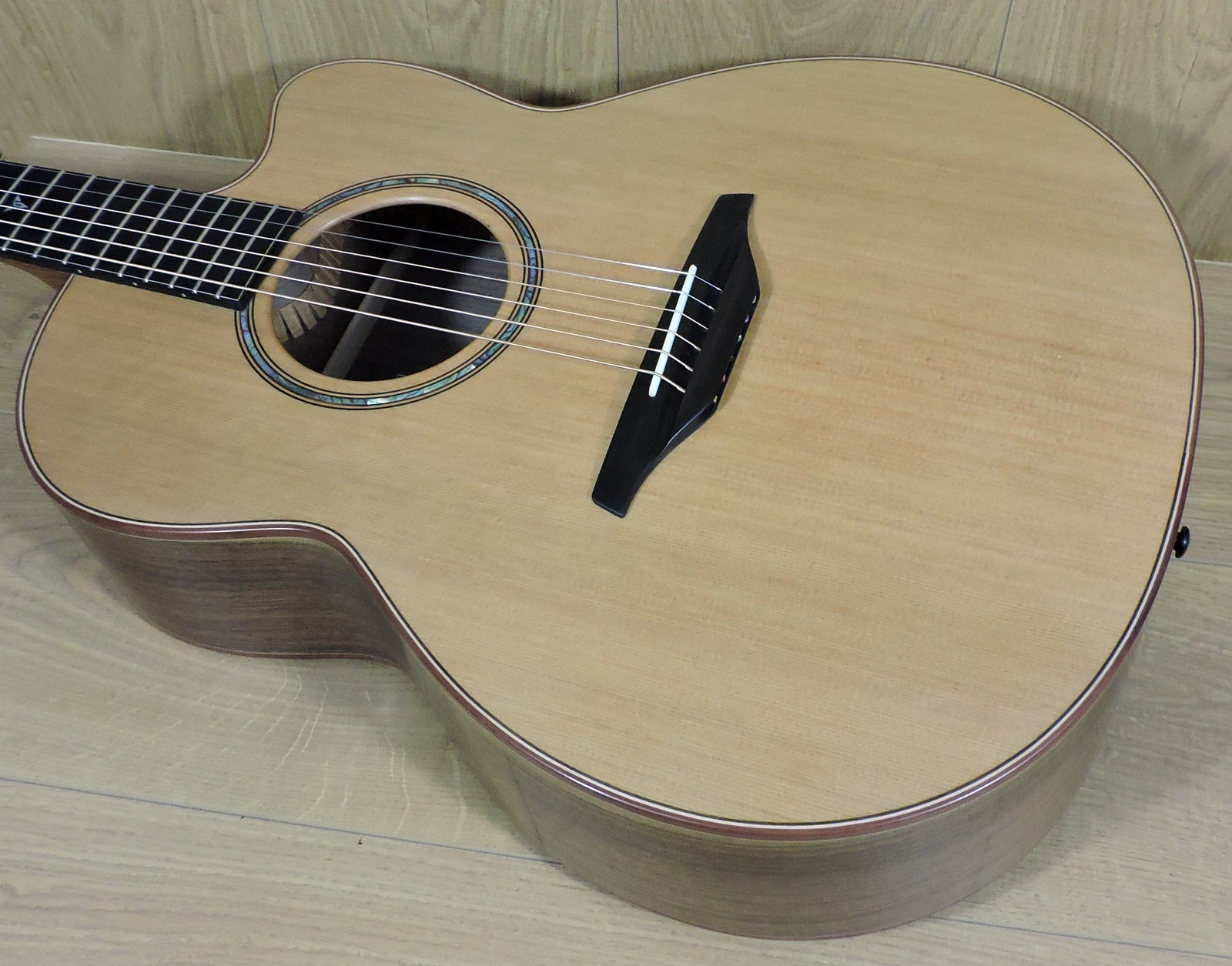 McIlroy A25C Hand Made Guitar