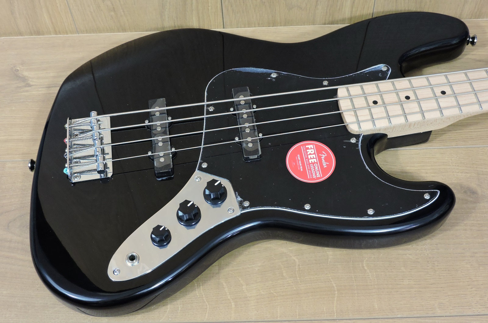 Squier Affinity Series™ Jazz Bass®. Black. Maple Neck