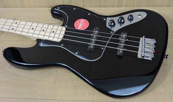 Squier Affinity Series™ Jazz Bass®. Black. Maple Neck