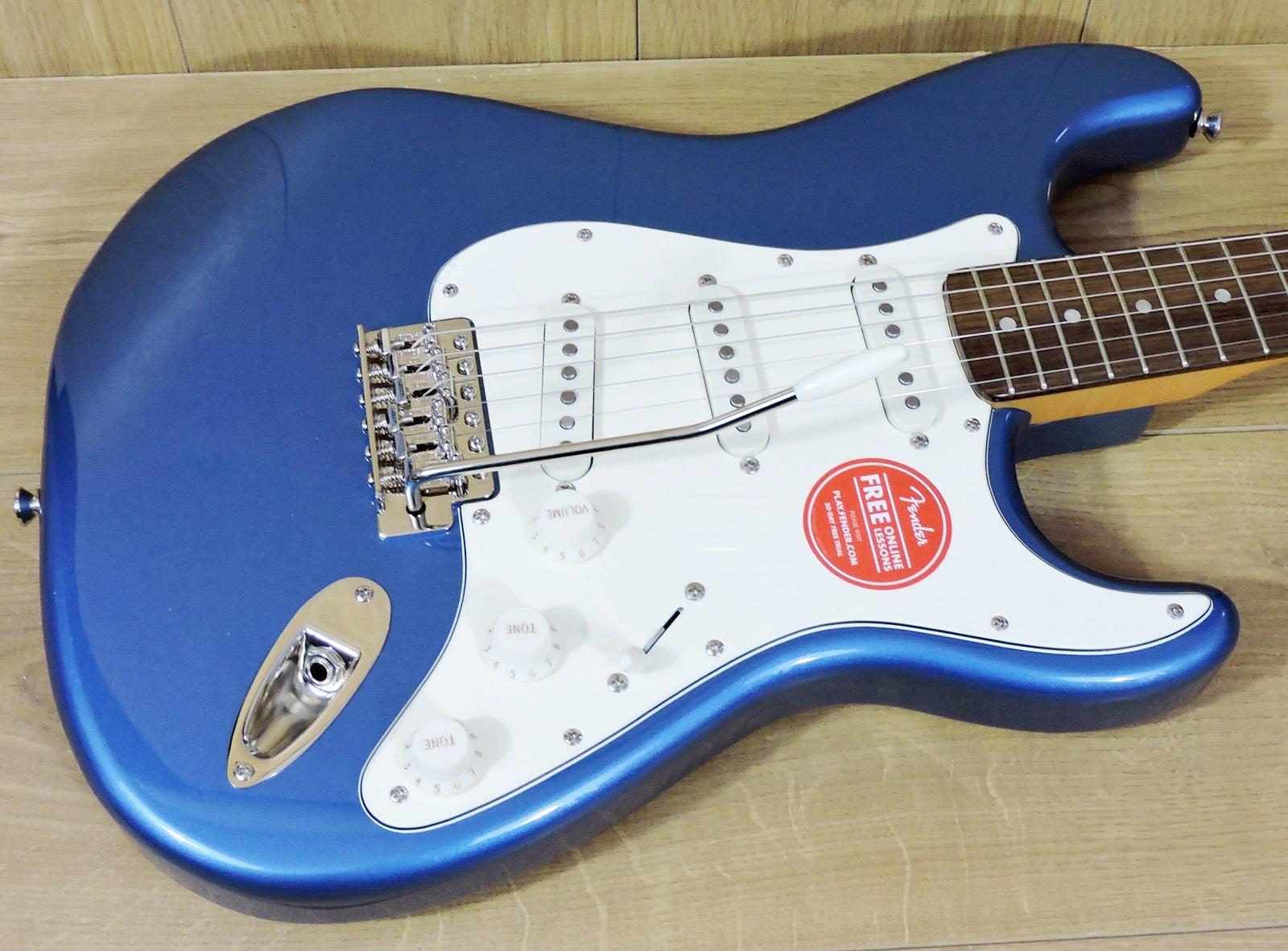 Squier classic vibe 60's discount stratocaster lake placid blue