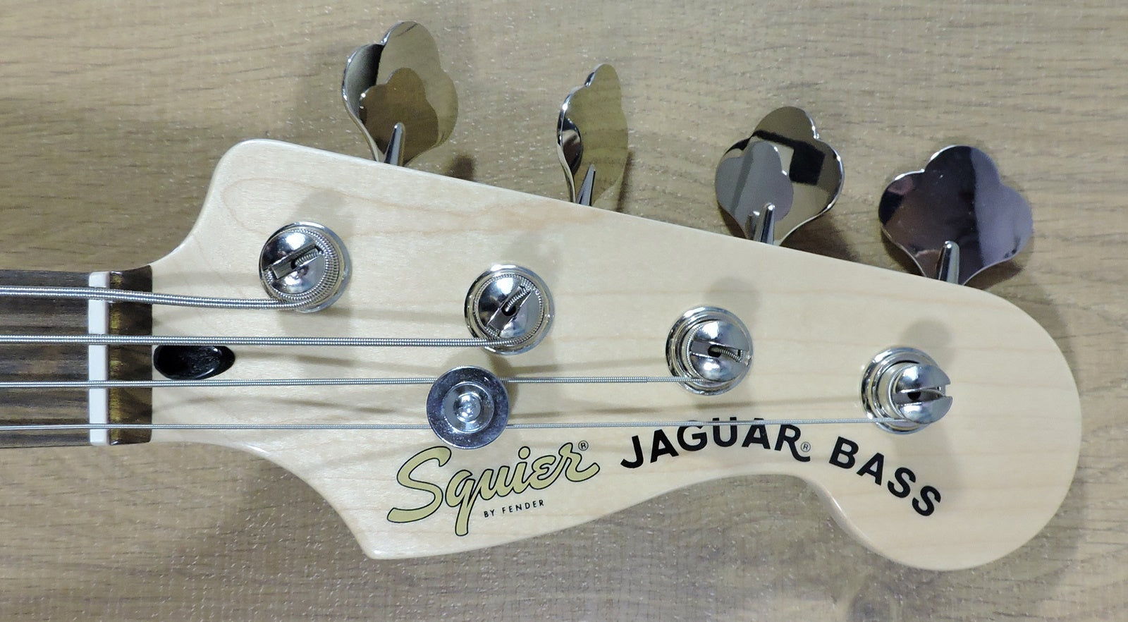 Squier Affinity Series Jaguar Bass H. Charcoal Frost Metallic