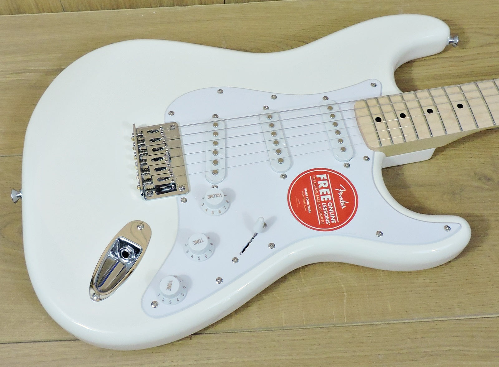 Squier Sonic™ Stratocaster® HT. Arctic White MN
